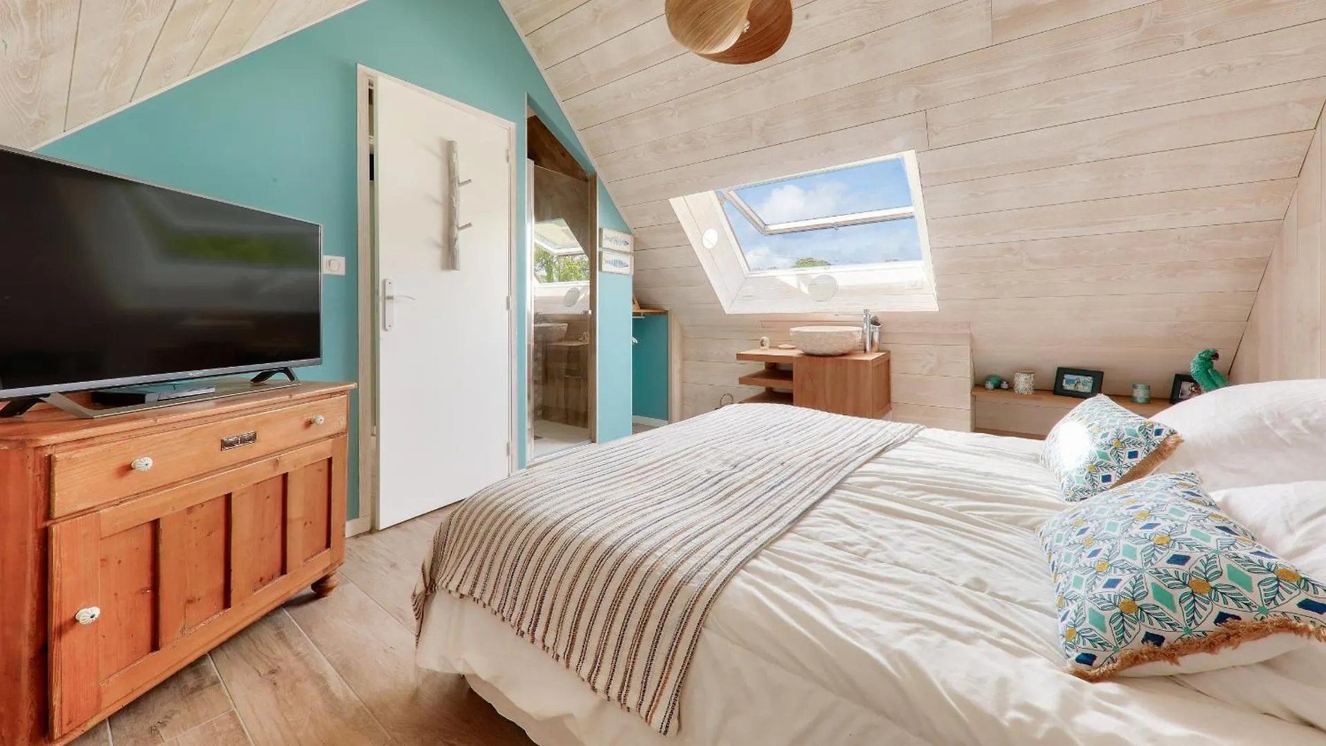 Holiday home Maison Pour 8 Avec Piscine 500M De La Plage Arradon